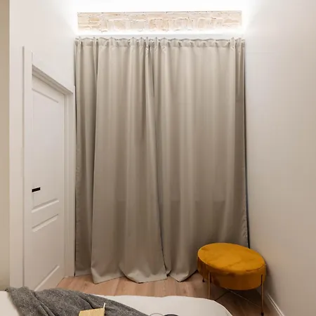 Apartment Cohost I Sunny, Bright I Self Check-in I Location *