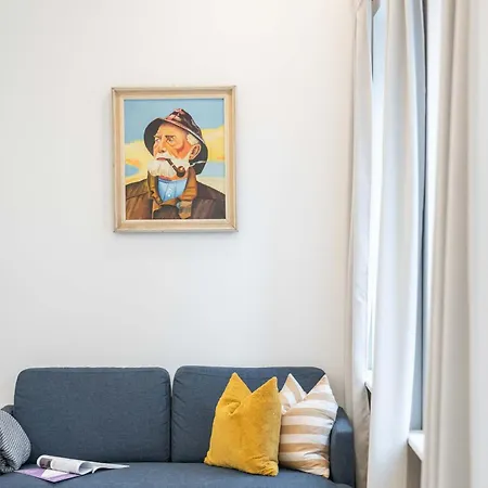 Apartment Cohost I Sunny, Bright I Self Check-in I Location