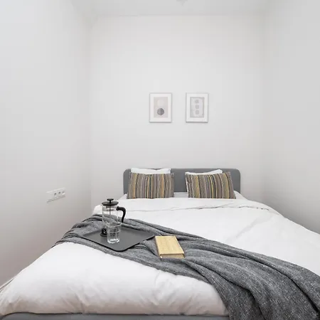 Apartment Cohost I Sunny, Bright I Self Check-in I Location